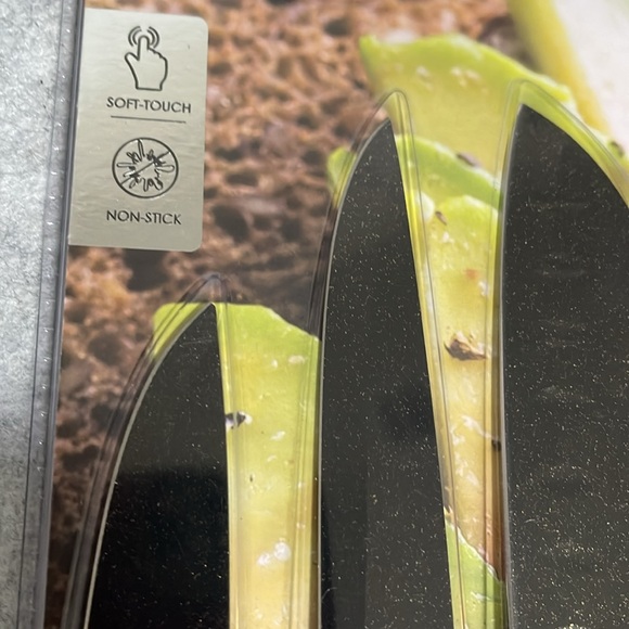 TAHARI Home 18K Signature Series 7 pc Non Stick Essential Cutlery Set - Picture 4 of 8